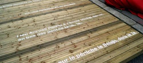 Avec le bruit du moteur