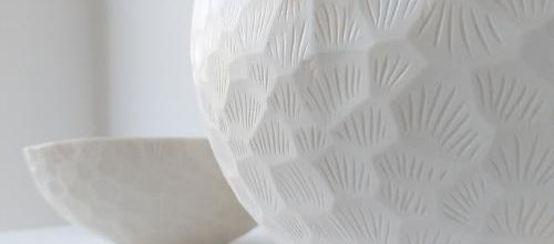 Collection Coraux, porcelaine de Limoges estampée et gravée à main levée