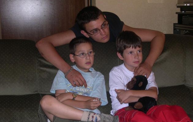 LES DEUX COUSINS