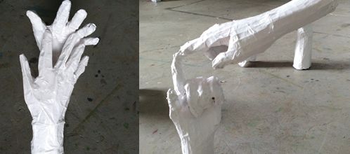 Mains en papier mâché