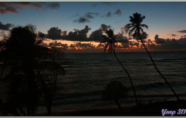 5 h 30, le jour se lève sur Anse Forbans - Mahé - Seychelles.