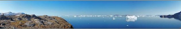 Panorama sur le nord de Kullorsuaq, avec le pic Devil's Thumb (le Pouce du Diable) qui lui a donné son nom, littéralement Kullorsuaq voulant dire "Le gros pouce" - Groenland 