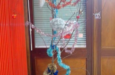 * L'arbre à thème s'habille pour Noël