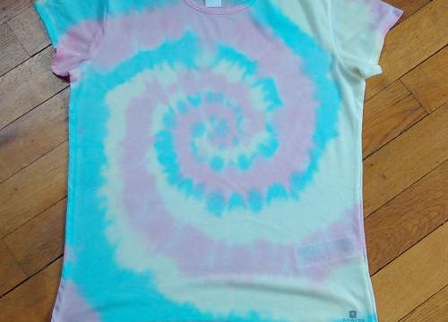 T-shirt "tie and dye" spirale