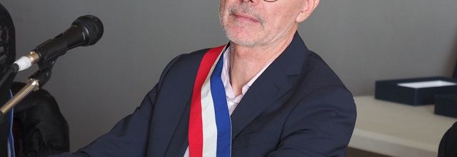 Le bateau coule, mais...