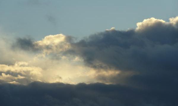 Nuages d'automne sur la route entre Saint Nazaire et Paris