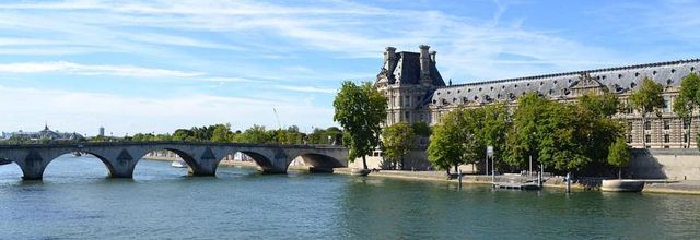  Le Pont Royal : Le quartier Palais Royal - Louvre
