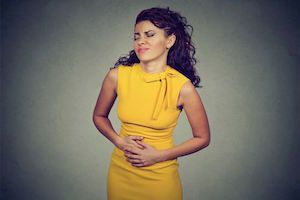 Douleur au ventre : 5 signes qui doivent vous inquiéter