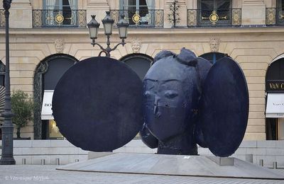 Exposition Manolo Valdès Place Vendôme, Paris 1er : Los Aretes 