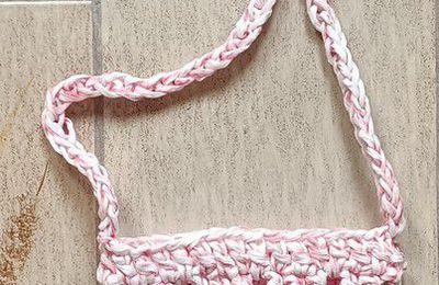 EB - Une pochette pour portable au crochet...