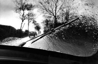 Ne jamais activer le régulateur de vitesse quand il pleut