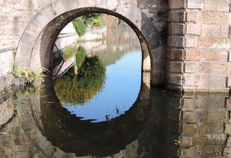 reflets sous une arcade