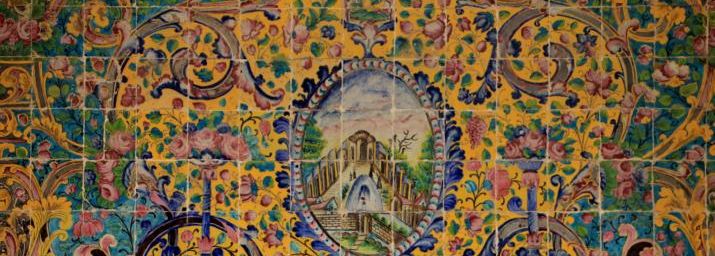 Série de céramiques qâdjâr à gauche du Shams-ol Emareh