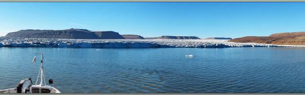 Dernières vues panoramiques de Crocker Bay admirées depuis le pont de l'Austral - Devon Island - Baffin Bay - Nunavut - Canada