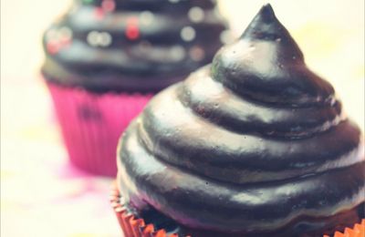 Cupcakes au chocolat & meringue italienne {comme des Hi-Hat Cupcakes !}