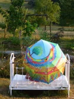 Parapluie et... lit !