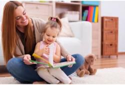 Lire des histoires aux enfants