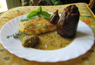 Escalope de poulet panée à l'amande, aubergine farcie au risotto et ratatouille,, quenelle d'aubergine