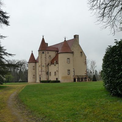 NASSIGNY - Son Chateau et son Eglise