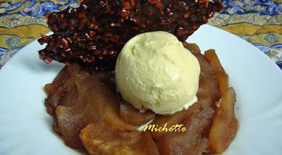 Pommes façon tatin, glace au miel de tilleul, croquant de nougatine