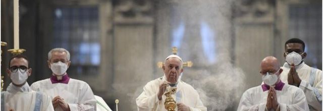 Pape François: «blesser une femme, c’est outrager Dieu» - VA