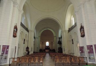 l'intérieur de la cathédrale d'Angoulême