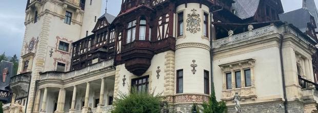 suite des vacances en Roumanie des jeunes - l'interieur du chateau 