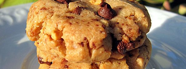 Cookies irrésistibles au beurre de cacahuètes et pépites de chocolat et de nougatine...