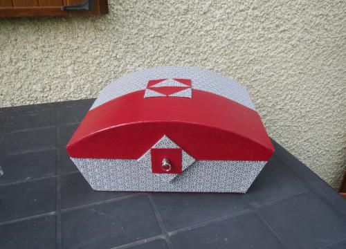 en gris et rouge ma dernière réalisation