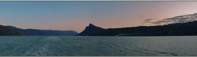 22 h 30 : terminé ! Le soleil se couche, il est plus que temps pour nous d'en faire autant car tout à l'heure c'est lever à 3 heures ! - Fjord de Kangerlussuaq (Søndre Strømfjord) - Groenland