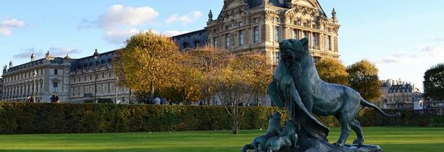 Jardin des Tuileries : Tigresse portant un paon à ses petits (1873) 