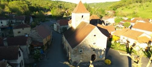 Quelques photos aériennes de l'église de Gigouzac et du village