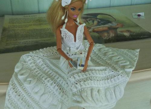 Barbie en robe stickatillbarbie  n° 896