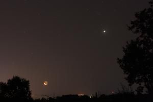 La Lune, Vénus et l'amas de la Crèche