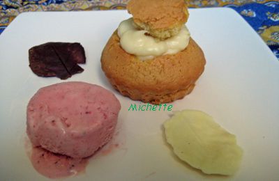 Biscuit à l'olive, crème mascarpone, citron, chocolat blanc, glace à la fraise