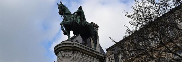 L'Hôtel de Ville de Paris : Statue équestre d'Etienne Marcel