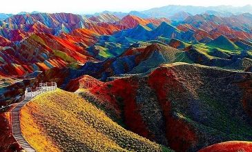 De belles montagnes de toutes les couleurs ... 