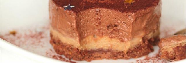 Entremets au chocolat, feuillantine pralinée et crème au café