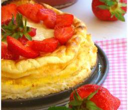 GÂTEAU  ET SON COULIS DE FRAISES  À LA MENTHE