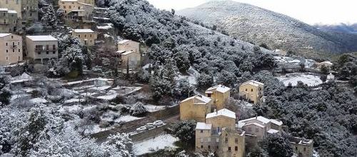 Mon village a l'air d'une crèche 