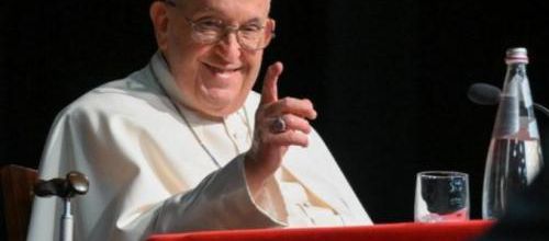 Le Pape rencontre des prêtres de Rome à l'Université salésienne -VA