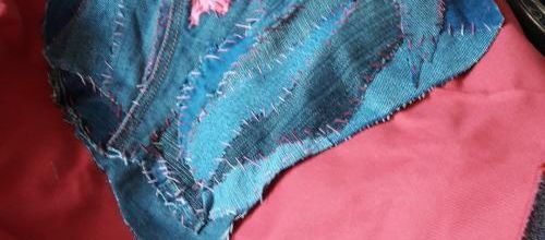 Un coeur en jean et son ombre
