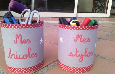 * Bricolage: des pots à crayons (recyclés)