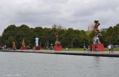 Parc de la Villette, Paris 19ème : Totems du Carnaval de Rio