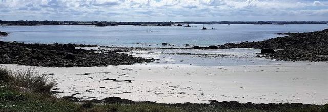 Quya à l'ïle de Batz - Longer la côte depuis la plage de la fontaine