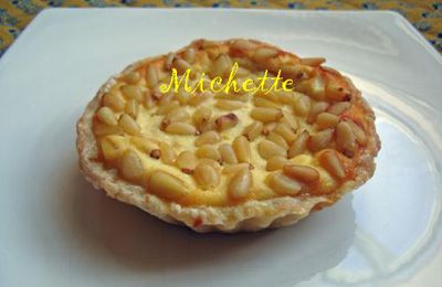 Tartelette au miel, brocciu, citron et pignons de pin