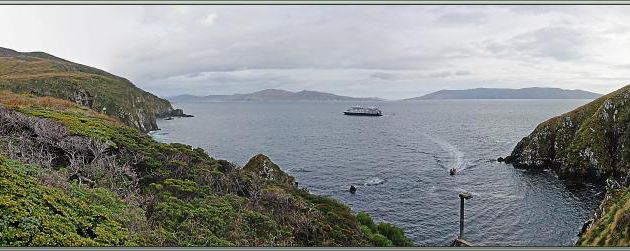 A 7 heures, nous débarquons au point presque le plus au sud du continent américain (le cap lui-même étant à quelques centaines de mètres plus au sud) : l'île du Cap Horn - Chili