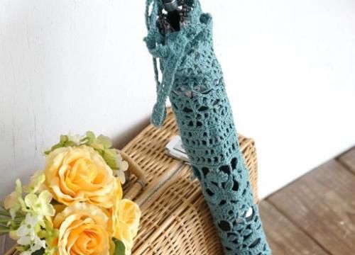 Une housse au crochet pour parapluie 