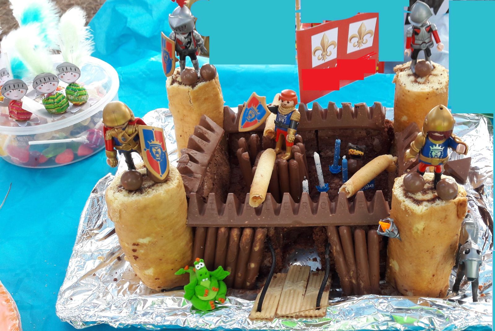 Gâteau d'anniversaire chevalier château fort
