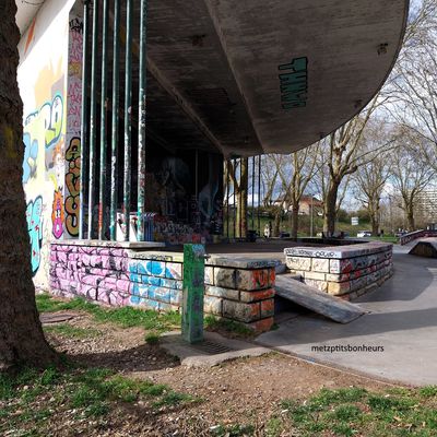 Skatepark - graffitis - tags....
